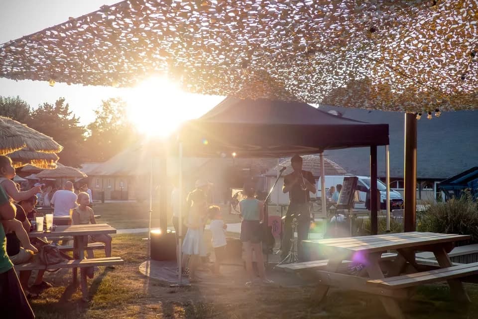 CONCERT & MOULES FRITES — Domaine du Château des Pères
