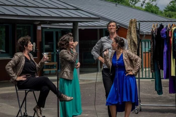Théâtre musical de paillettes avec Les Gloriettes — Les Halles Centrales C-PARK