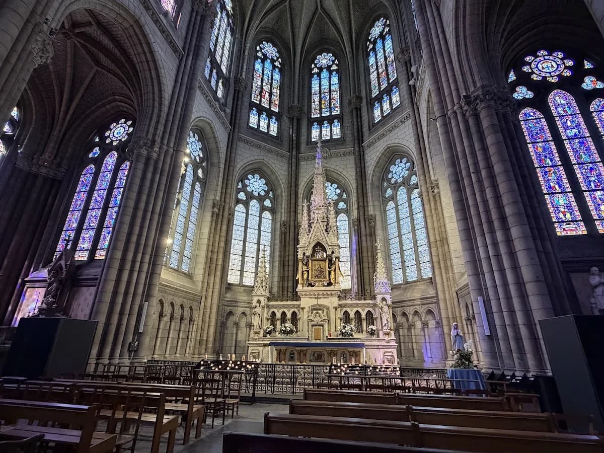 Basilique Saint-Aubin en Notre-Dame de Bonne Nouvelle